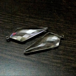 จี้หัวลูกศรทรงบริโอเล็ตต์ ทำจากเงินแท้ 2 ชิ้น ประดับด้วยควอตซ์ใส ขนาด 15x35 มม. พร้อมห่วงเดี่ยว ขอบตัวเรือนแบบ Bezel ชุบหลายสี - Product Image 1