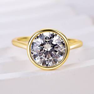 Bague en argent sterling 925 avec moissanite ronde de 8,5 mm sertie en bélière, design minimaliste solitaire - Product Image 1