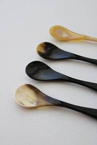 Cuillères en corne naturelle faites à la main avec manche, excellent design, petit ustensile de cuisine pour assaisonnement, sucre, vente en gros en provenance d'Inde - Product Image 3