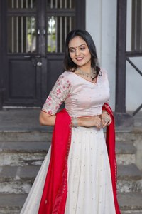 Lancement du nouveau tissu spécial NAVRATEI pour lehenga choli en soie Vichitra avec des paillettes et des broderies pour les tenues de soirée - Product Image 4