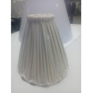 Abat-jour moderne en tissu de lin blanc long populaire, fait à la main, pour lampe de table avec fixation à harpe et utilisation en tête de lit, utilisation en intérieur - Product Image 1