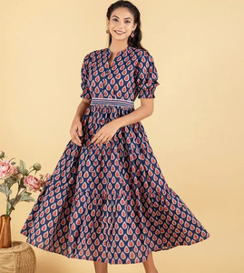 Nouvelle arrivée de robe longue élégante 100% coton pour femmes imprimé à la main en vert décontracté et lavable avec décoration de boutons - Product Image 1