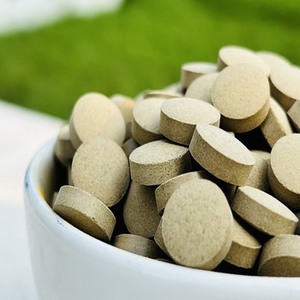 Tabletas orgánicas de hierbas Triphala, equilibrador de Dosha cultivado en estado salvaje, desintoxicante, refrescante, antioxidante, rico, limpiador y rejuvenecedor - Product Image 3