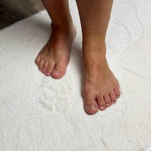 Tapis en fausse fourrure douce DarianA Moonbeam Ivory, antidérapant avec support TPR, fabriqué à la machine, tapis d'intérieur en peluche, certifié OEKO-TEX, respectueux de l'environnement - Product Image 2