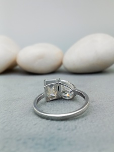 Anillo de boda de compromiso de solitario clásico personalizado para mujer, elegante VVS Lab Grown Pear Emerald Cut Diamond 14K 18K Gold para fiestas - Product Image 4