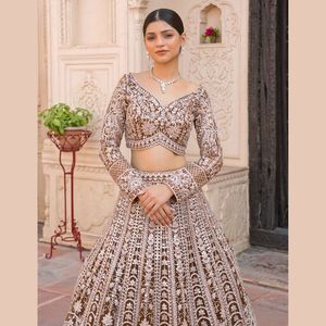 Vente chaude filet brodé exclusif Lehenga Choli avec des feuilles de paillettes et des diamants blancs pour les demoiselles d'honneur Wedding Wear de l'Inde - Product Image 1