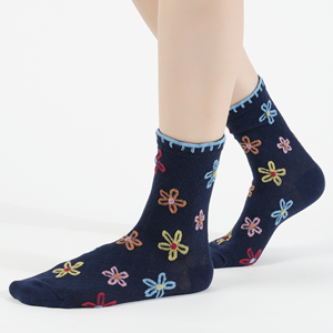 Chaussettes en coton pour femmes, respirantes, décontractées, tricotées, motif floral, design mignon, chaussettes coréennes pour un usage quotidien - Product Image 5