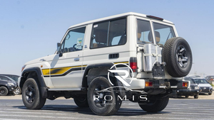Toyota Land Cruiser LC71 Pickup 2023, 2.8L, 4x4, Diésel, 6 Asientos, Rines R18, Transmisión Manual, Euro VI, Luces LED Diurnas, Volante a la Izquierda - Product Image 3
