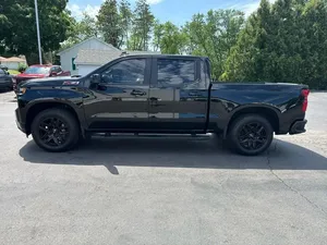 เชฟโรเลต ซิลเวอราโด 1500 RST ปี 2022 รถกระบะ เครื่องยนต์เทอร์โบ เกียร์อัตโนมัติ/ธรรมดา ภายในสีอ่อน เบาะหนัง พวงมาลัยขวา ล้อแม็ก R20 เครื่องยนต์ 4 ลิตร - Product Image 3