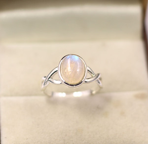 แหวนเงินแท้ 925 ชุบโรเดียม ประดับพลอยมูนสโตนสีรุ้งธรรมชาติ ดีไซน์ศาสนา ฝังแบบ Bezel ทำด้วยมือ - Product Image 1