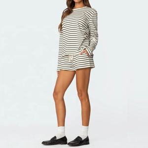 Ensemble décontracté 2 pièces sur mesure pour femme, t-shirt et short, disponible à prix avantageux - Product Image 4
