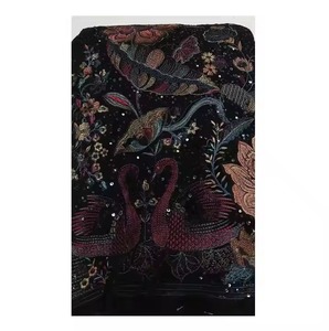 Lujosa tela de terciopelo con bordado Jacquard Ideal para Lehenga nupcial Ropa étnica pesada y vestidos de diseñador disponibles para la venta - Product Image 1