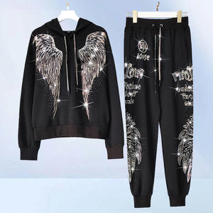 ชุดฮู้ดดี้และกางเกงจ็อกเกอร์ประดับเพชรเทียมสำหรับผู้หญิง ชุดลำลองสุดหรู ผ้าฝ้ายฟลีซ ชุดวอร์ม รับผลิตแบบ OEM ขายส่ง เสื้อผ้าฤดูหนาว - Product Image 4