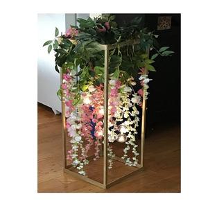 Pièce maîtresse de forme carrée au design admirable, pièce maîtresse en métal couleur or faite à la main pour accessoires de décoration de mariage - Product Image 1