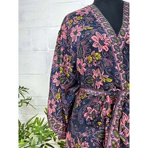 Robe longue en soie Riya, douce, légère et respirante, style kimono bohème, parfaite comme paréo de plage, cadeau idéal pour elle - Product Image 3