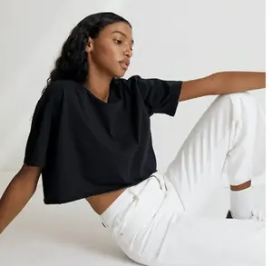 Camiseta recortada de gran tamaño con ajuste holgado de Color negro más a la moda para mujer con cuello redondo, camiseta recortada para mujer, Tops cortos para mujer - Product Image 1