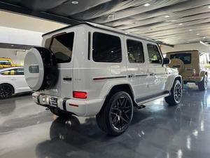 Potente SUV de Lujo 4x4 con Motor V8 Biturbo Premium, Conducción Automática Suave, Características de Seguridad Modernas, Bien Mantenido, Suministrado por Japón - Product Image 5