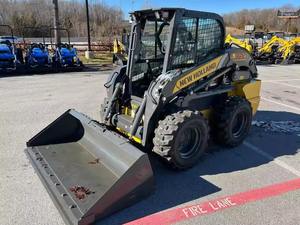 Nouvelle chargeuse compacte New Holland L320 - Product Image 5