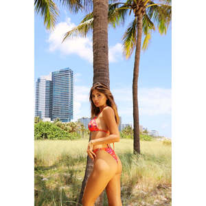 Elegante Lumija Traje de baño Rasha Top en Lilium Print Talla S para Bikinis y ropa de playa - Product Image 2