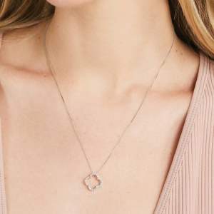 Nuevo y Elegante Colgante de Moissanita con Diseño de Trébol Abierto Estilo Hip Hop, con Engaste de Garras, para Unisex, Plata 925 - Product Image 5