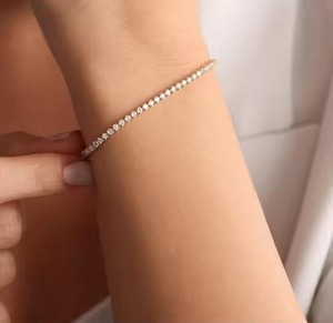 Élégant bracelet de tennis intemporel Su Yolu Pierres de moissanite étincelantes pour toute occasion ajoutant une touche de luxe à votre style - Product Image 1