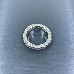 Anillo de Compromiso Unisex de Moda con Moissanita Redonda de 2.98 TCW en Plata de Ley con Engaste Pavé - Product Image 3