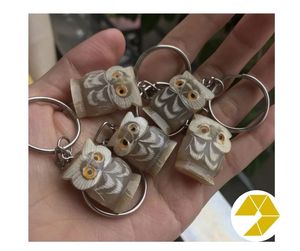 Porte-clés corne fabriqué à la main Souvenir d'anniversaire exclusif en stock porte-clés corne naturelle du Vietnam conception de cadeau Premium artistique Unique - Product Image 2