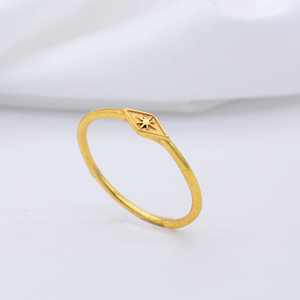 Venta al por mayor 18K Gold-Filled Starburst Design Anillo de latón Cute Minimalist Engagement Joyería de moda para hombres y mujeres - Product Image 4