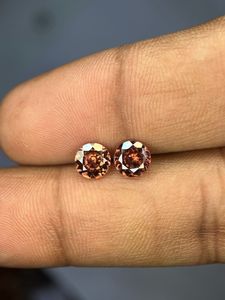 Par de Piedras Preciosas de Circonita Roja Natural con Corte Brillante Redondo para la Elaboración de Joyas TZ - Product Image 2