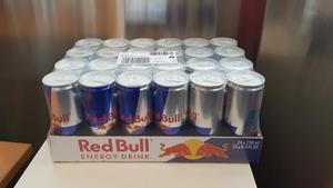 Red Bull Sans Sucre, Faible en Glucides, Boisson Énergisante avec Ginseng et Baies - Pack Familial en Vente - Product Image 2