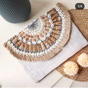 Exquisito bolso de mano étnico bohemio con borlas hecho a mano para bodas y festivales para elevar su ocasión especial - Product Image 3