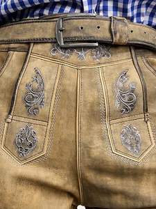 Short de costume Oktoberfest en cuir de chèvre brodé vintage de style bavarois pour hommes personnalisé OEM acheteurs en gros non-tissé solides Ok - Product Image 3