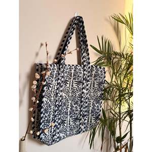 Indian Handmade <b>Large</b> Tote Handbag Floral Quilted Design Open Closure Lightweight <b>Canvas</b> Material for Daily Use for Winter - Product Image 2