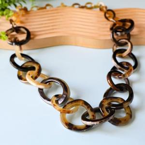 Collier de luxe en corne de buffle fait à la main, bijoux naturels et durables pour femmes, haute qualité - Product Image 6