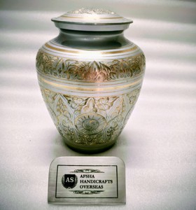 Urne funéraire en laiton de style américain/européen gravée en gris antique pour le stockage des cendres d'adultes - Product Image 2