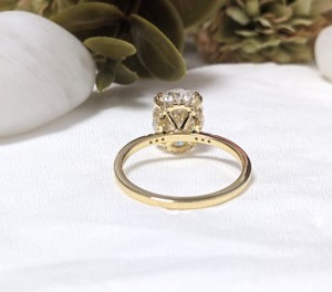 Anillo de Compromiso Lurba Jewels Vintage, Chapado en Oro de 14K, Certificado, Corte Ovalado, Halo Oculto, Moissanita, Plata de Ley 925 - Product Image 3