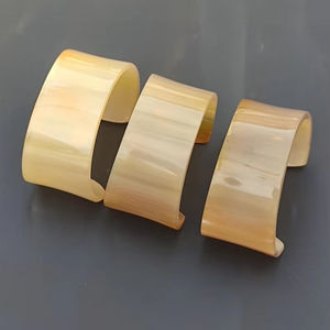 กำไลข้อมือเขาสัตว์ธรรมชาติสำหรับผู้หญิงและเด็กผู้หญิง  เครื่องประดับงานแต่งงาน ขัดเงาอย่างดีโดยผู้ผลิต - Product Image 1