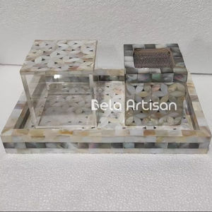 Brûleur Bakhoor moderne avec dôme en verre Base incrustée de nacre - Product Image 1