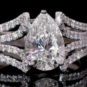 Anillo Virellia Lab Diamond Pear Halo con Triple Pave Split Band - Product Image 3