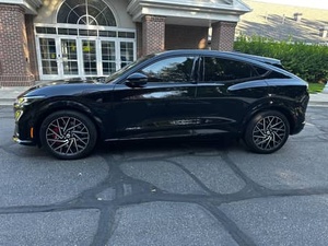 2021 M O S T N G Much-E G T AWD SUV, Neumáticos R18, Batería de Litio, Asientos de Cuero, Techo Panorámico, 6 Plazas, Portaequipajes de Aleación de Aluminio - Product Image 4