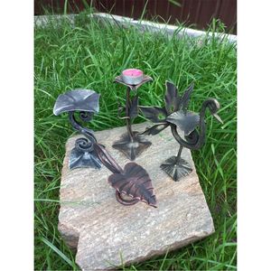 Support de bougie artisanal en fer forgé, style industriel vintage, porte-bougie chauffe-plat unique en forme de cygne et sculpture florale métallique - Product Image 1