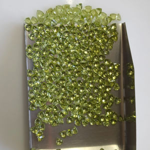 เพอริดอทธรรมชาติ 3 มม. ทรงทริลเลียนคัต คุณภาพดีที่สุด สำหรับทำเครื่องประดับ - Product Image 5