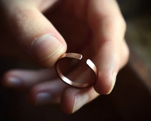 Bague de santé et de bien-être pour l'équilibre, bague en cuivre martelé de luxe pour la santé, bague en cuivre pur martelé - Product Image 4