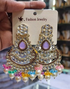 PENDIENTES TRADICIONALES Y DE MODA INDIOS KUNDAN CHAPADO EN ORO CON PENDIENTES DE PERLAS Y PENDIENTES DE BOLLYWOOD PARA MUJERES Y NIÑAS - Product Image 6
