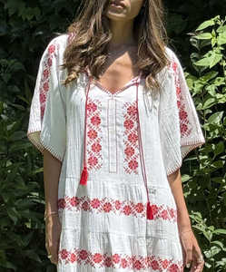 Vestido escalonado Holborn en rojo vibrante Cool Breezy gasa de algodón de doble cara bordado intrincado cintura natural ecológica - Product Image 5