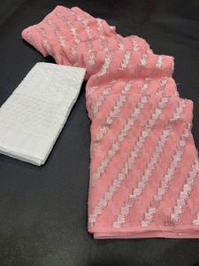 ซารีผ้าชีฟองเนื้อนุ่มดีไซน์เนอร์แบบเรียบง่ายและเงียบขรึมสำหรับงานแต่งงานและงานเลี้ยงตอนเย็นลุคทอสีเงินทั้งหมด - Product Image 4