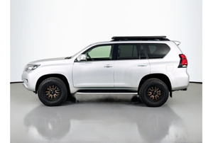 Toyota Land Cruiser Prado 2022, SUV, Plástico Industrial, Caja de Cambios Manual, Tracción en las Cuatro Ruedas, Asientos de Cuero, Motor de 8L, Tamaño de Neumáticos R20, Listo para Usar - Product Image 4
