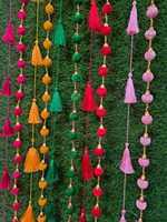 Set latar belakang 10-20-30-50-100 Pom & rumbai karangan bunga untuk Mehndi Haldi dan dekorasi pesta latar belakang pesta bertema Meksiko