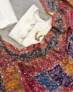 Ensemble de vêtements de fête élégants avec Dupatta fantaisie, idéal pour les fonctions traditionnelles et les rassemblements festifs - Product Image 4