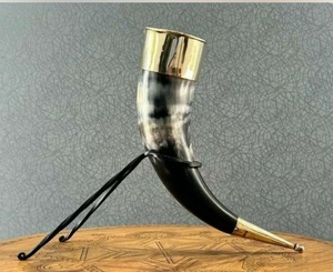 Jarra de Cuerno de Buey Hecha a Mano Tradicionalmente, Ecológica, Apta para Alimentos, Acabado Pulido Suave, Estilo Medieval - Product Image 2